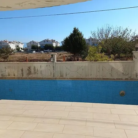 Ali Villa *